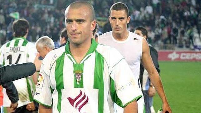 Cristian Álvarez el día del descenso ante el Valladolid en junio de 2005 on Anderson Costa a sus espaldas.