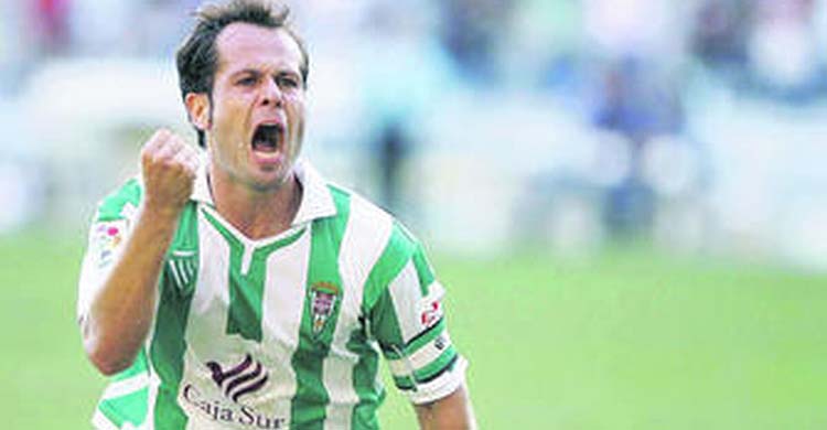 David Arteaga celebrando un gol con la blanquiverde.