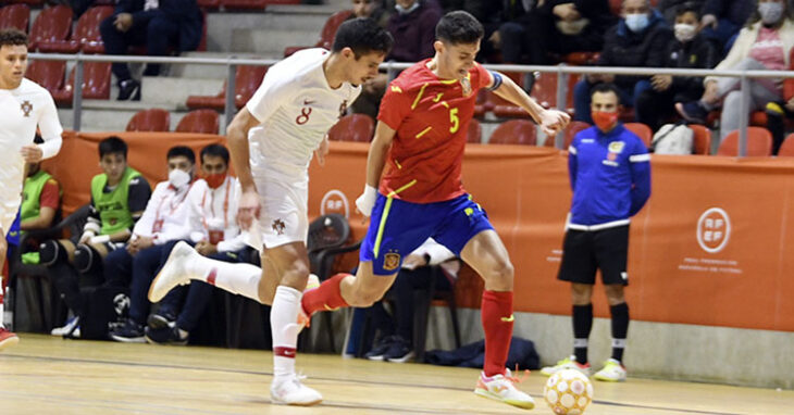 Un momento del partido de España sub19 en Villanueva. Foto: Sefutbol