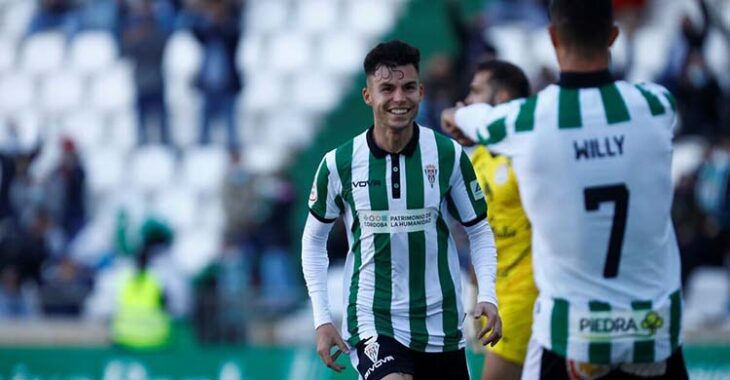 Luismi celebrando con Willy el gol que abría el camino del triunfo ante el Panadería Pulido el pasado domingo.