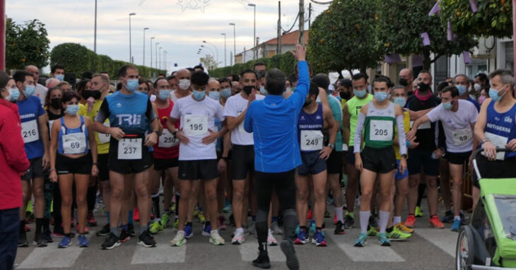 Los corredores listos para salir en Ochavillo del Río. Foto: Más Atletismo
