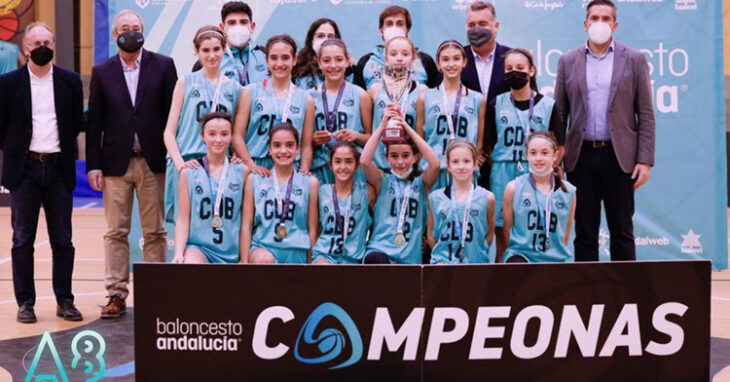 Las chicas de Córdoba posando como campeonas. Foto: FAB