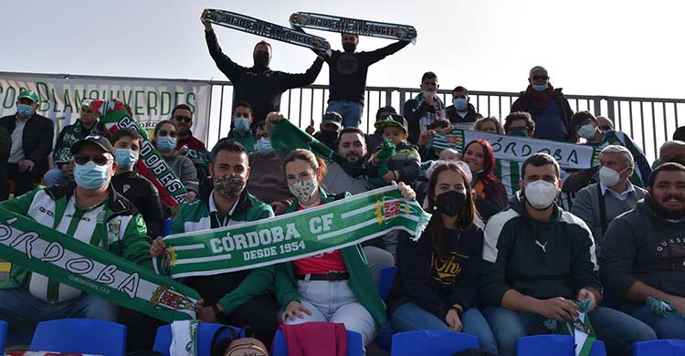 El cordobesismo arropó a su equipo en tierras gaditanas, donde se sintió como en casa.