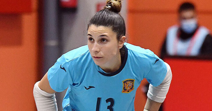 Cristina García en uno de los partidos ante Portugal de noviembre. Foto: @Sefutbol