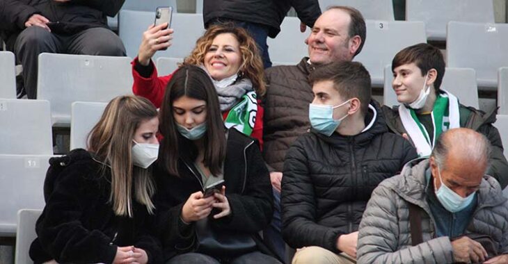 Una familia de cordobesistas inmortalizando su regreso al Reino.