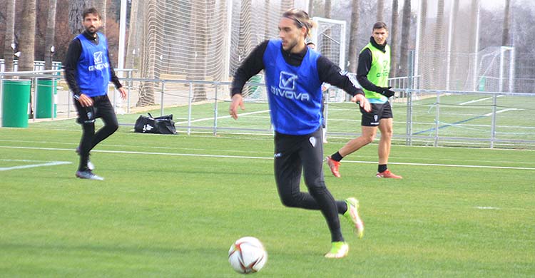 Gudelj apunta a titular en su regreso a Cádiz para jugar ante el filial amarillo.