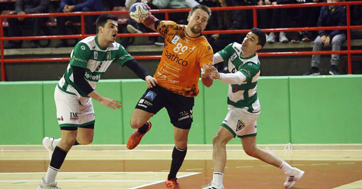 Jaka Spiljak jugando con el Bathco Torrelavega