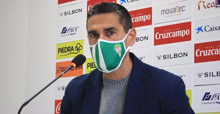 El director deportivo del Córdoba CF, Juanito, durante su comparecencia de prensa de este martes.