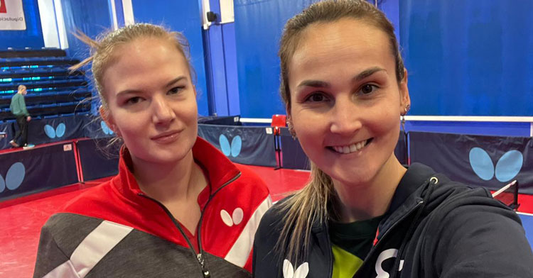 Kudryashova posando junto a Marija Galonja en el Centro de Tecnificación