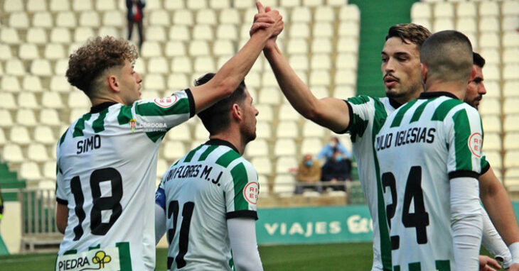 Simo celebrando con sus compañeros su tanto al Xerez DFC. Foto: CCF