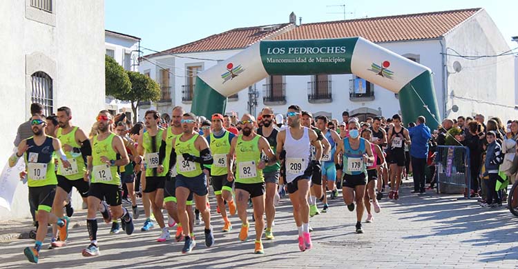 La salida de la I edición de la Media Maratón Camino Mozárabe.