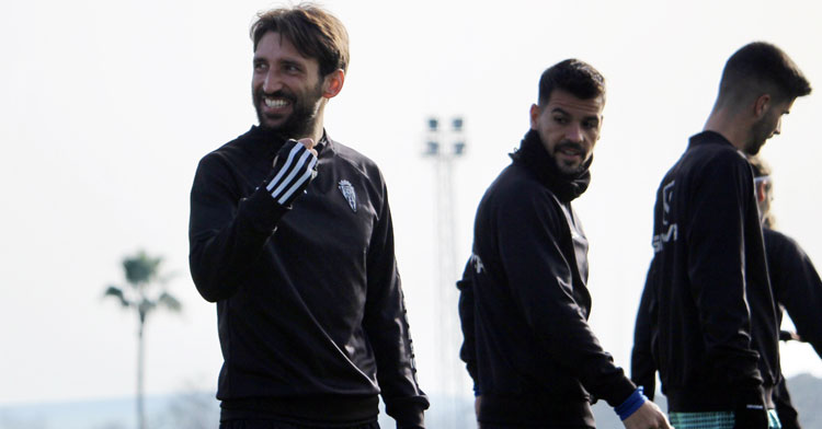 Álex Bernal sonriente en un entrenamiento. Foto: CCF