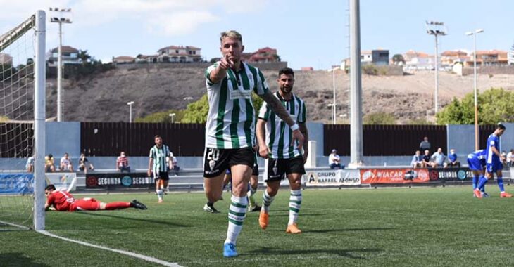 Antonio Casas celebrando el tercer tanto en Maspalomas que cerraba el partido.