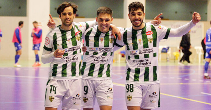 Pablo del Moral celebrando uno de los tantos de estos últimos amistosos con Álex Viana y Lucas Perin. Foto: Córdoba Futsal