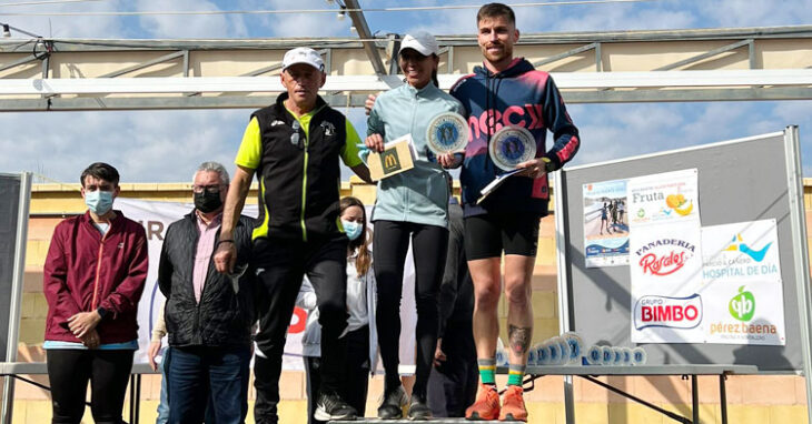 Los ganadores de la Media Maratón en el podio de Puente Genil