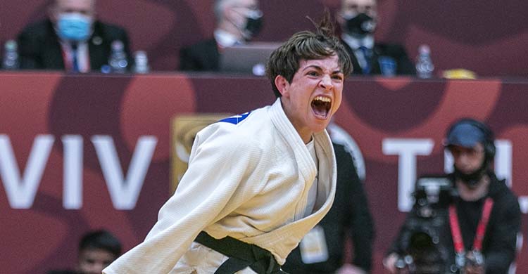 Exultante. Julia Figueroa celebrando la victoria que le daba la medalla de bronce.