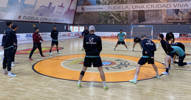 Los jugadores del Córdoba Patrimonio trabajando en Tudela. Foto: Córdoba Futsal