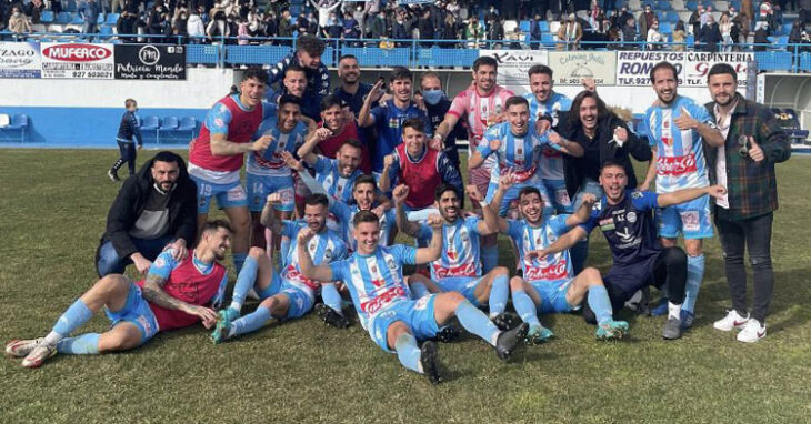 La felicidad del Coria tras su última victoria. Foto: Alberto Clemente / @Alberto_10cc