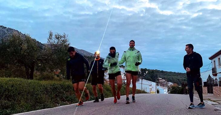 Varios integrantes del Club Deportivo Abuchitextreme entrenando por Luque.