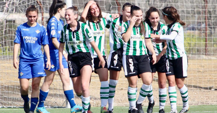 La celebración de las jugadoras blanquiverdes de uno de sus goles al Real Betis Féminas B. Foto: CCF