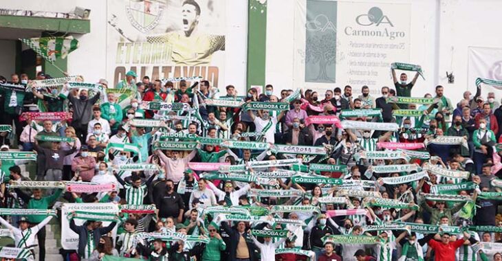 El cordobesismo volcado con su equipo en El Maulí de Antequera.