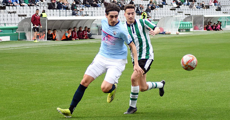 Córdoba B y Pozoblanco protagonizaron un disputado derbi en El Arcángel. Foto: CD Pozoblanco