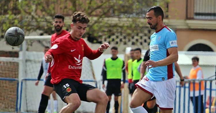 De las Cuevas en una acción del duelo contra el Montijo. Foto: CCF