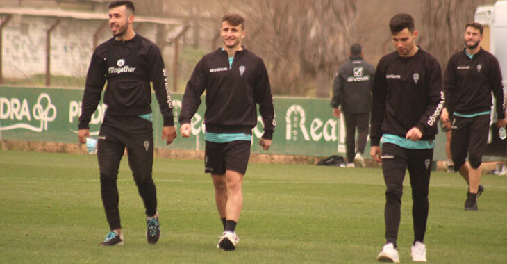 Ekaitz Jiménez volvió a entrenar al margen del grupo para recuperarse de su fatiga muscular que le pasó factura en los últimos minutos en Antequera.