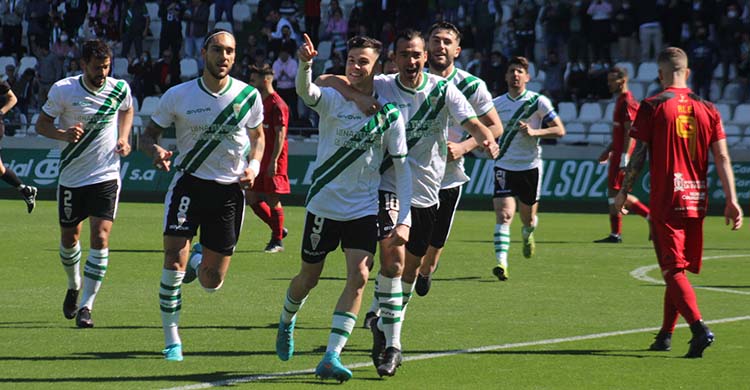 Luismi celebrando uno de sus nueve goles.