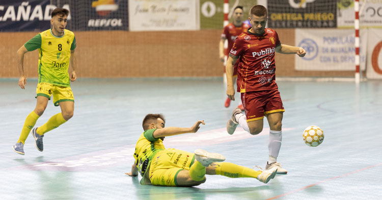 Los rojillos no están en su mejor racha de marcadores, pero siguen luchando. Foto: Juan J. Peinado / CD Bujalance FS