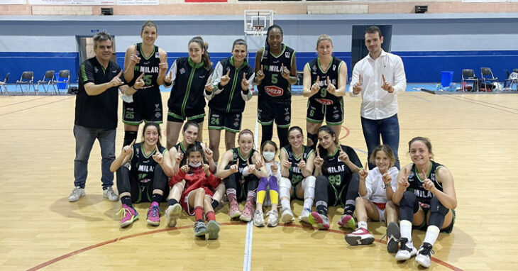 La celebración de la undécima victoria del Milar Córdoba Baloncesto Femenino.