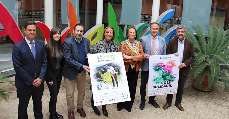 De izquierda a derecha José Fernando Peña (Cajasur), Marga Pérez, directora de Andalucía Equality Golf Cup, José Luis Llergo (Fepamic), Isabel Albás, presidenta del IMTUR, María del Mar Romero (Real Club de Campo), Ángel Pimentel (Junta) y Migue Ángel Torrico (Ayuntamiento)