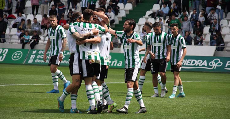 Los jugadores cordobesistas celebrando un gol a Las Palmas Atlético. Autor: Paco Jiménez