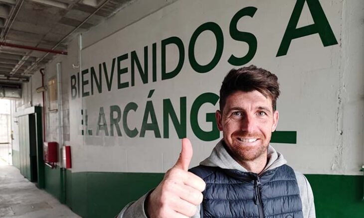 Javi Flores mostrando su mejor sonrisa y su pulgar a los lectores de Cordobadeporte.