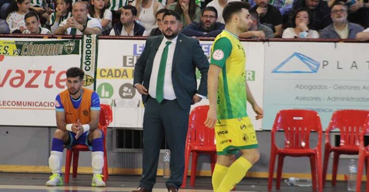 Josan González en su área técnica