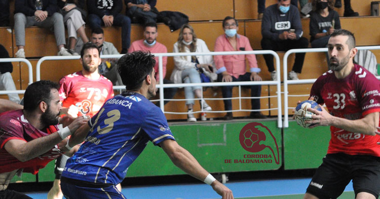 Alberto Requena comandando un ataque granate. Foto: CBM