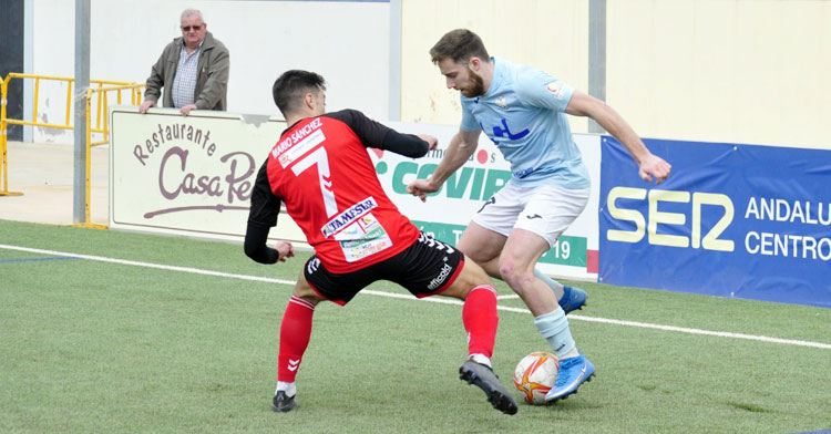 Un momento del derbi de la pasada jornada en el Polinario. Foto: Ciudad de Lucena