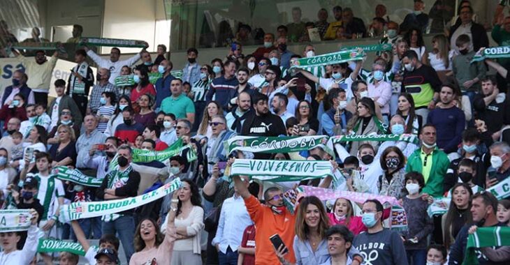 El cordobesismo volcado en la tribuna con el bufandeo inicial