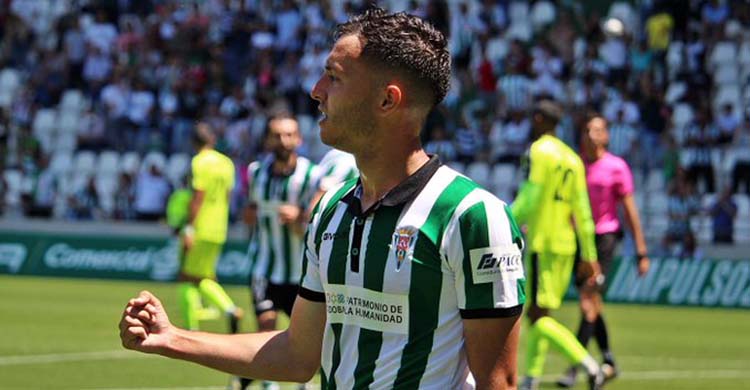 Ale Marín celebrando su gol ante el Ceuta que al final sirvió para ganar.