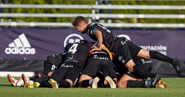 Los jugadores del Mérida celebrando uno de sus tantos en la prórroga contra el Teruel. Foto: RFEF