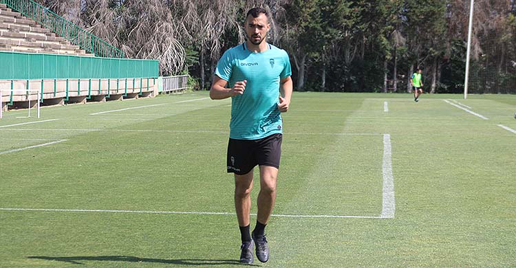 Miguel de las Cuevas haciendo series para consolidad la recuperación de la contractura en el sóleo que se produjo en Mérida.