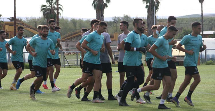 La plantilla del Córdoba CF no tendrá stage veraniego en Primera RFEF, porque repetirá la fórmula del pasado curso entrenando en la Ciudad Deportiva.