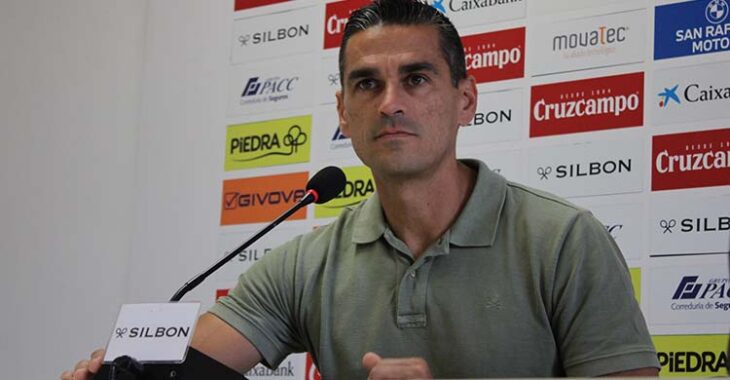 Juanito tiene trazados desde hace más de un mes los caminos a seguir para reforzar el plantel del Córdoba en Primera RFEF.