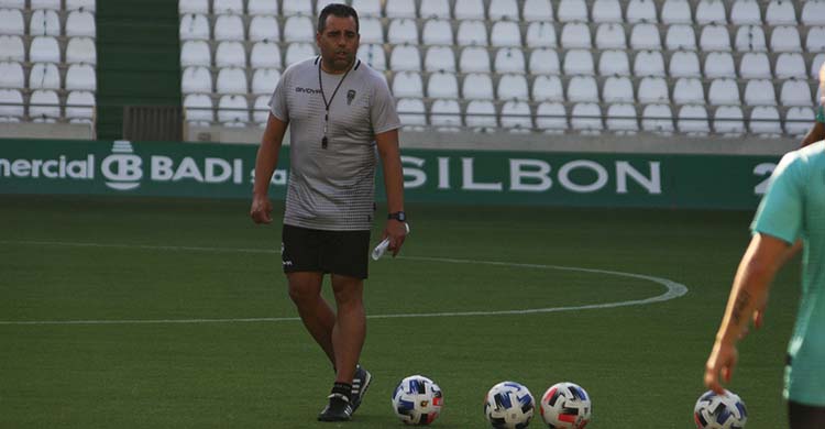 Como el primer día. Germán Crespo mantiene la tensión hasta el partido final con el ascenso ya logrado.