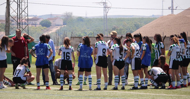 La charla de grupo tras el partido del Córdoba contra el Alba Fundación. Foto: Córdoba Femenino