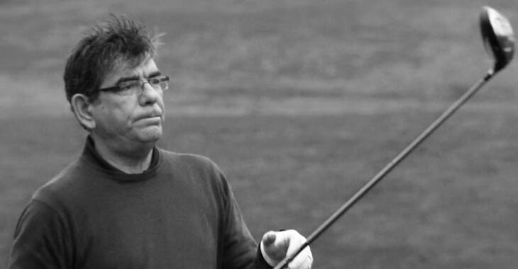 Santi Roldán jugando al golf en la última edición del Equality Golf Cup celebrada en Chiclana.