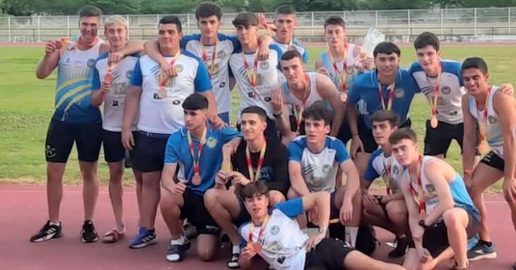 Los chicos del Surco Lucena posando tras su éxito. Foto: Surco Lucena