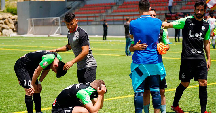 La tristeza de los jugadores del Ciudad de Lucena tras caer eliminados. Foto: Ciudad de Lucena