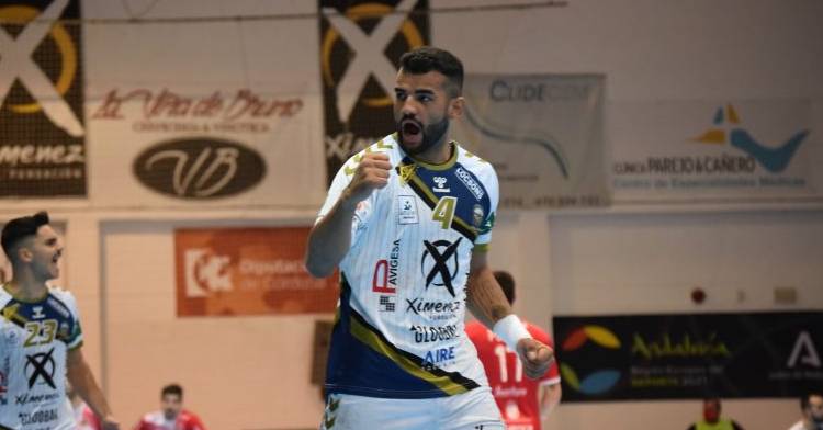 Marcio Silva celebrando un gol con el Ángel Ximénez