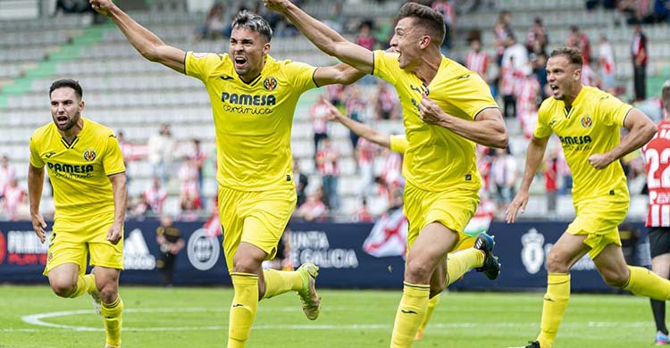 Alberto Del Moral celebrando un gol con el Villarreal B.